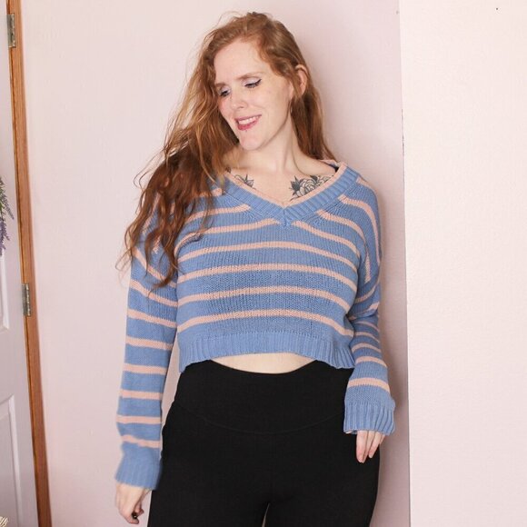 American Eagle Outfitters Sweaters - American Eagle Blue Pink Crop V Neck Knit Sweater Medium Oversized
